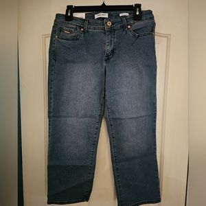 17. NWT Nine West Chrystie Capri Women's Size 6, Medium Wash Blue Denim Jeans